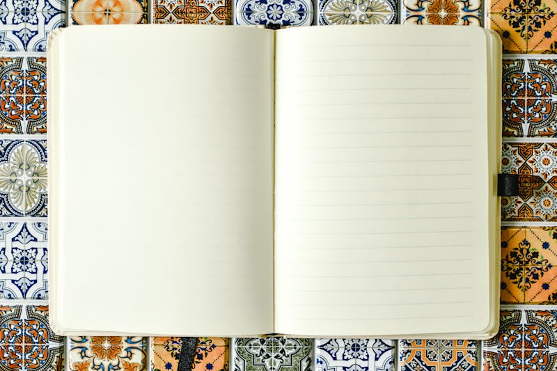 Notebook open to conjugate verbs.